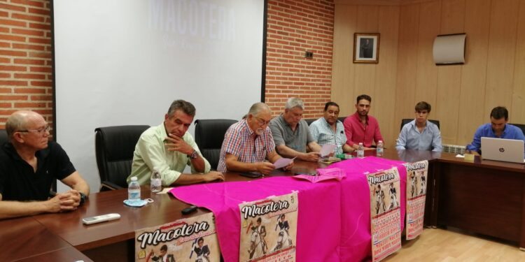 La asociación de mayores de Macotera festejará a su patrona, Santa Ana, con misa, convite, teatro y la actuación de la tuna
