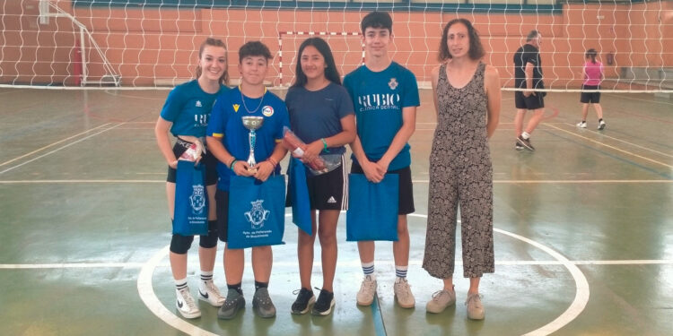 Peñaranda potencia la práctica del voley con un torneo 3×3 en el pabellón del colegio Severiano Montero