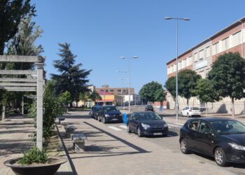 El recinto ferial vuelve al Paseo de la Estación, de Peñaranda, y comienza la puesta a punto para recibir las atracciones
