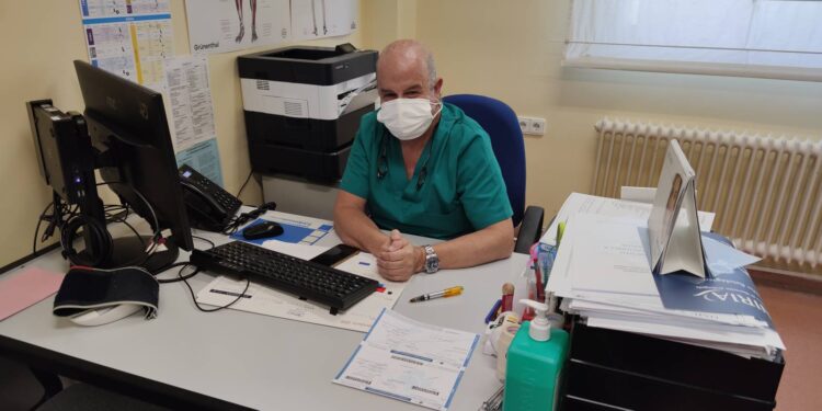 Alfonso Sánchez, médico: «Estamos muy relajados frente al COVID y si no tenemos precaución, esto va a aumentar mucho más»