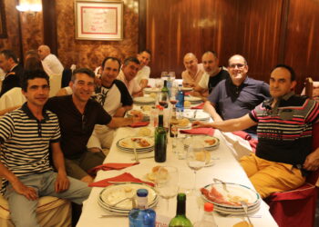 Antiguos alumnos del Colegio Menor de Peñaranda se reúnen 25 años después en un emotivo encuentro