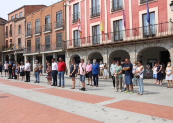 Silencio en la plaza Peñaranda en memoria de Miguel Ángel Blanco y de todas las víctimas del terrorismo
