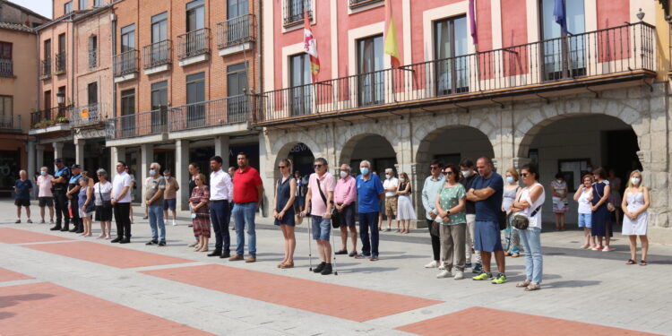 Silencio en la plaza Peñaranda en memoria de Miguel Ángel Blanco y de todas las víctimas del terrorismo