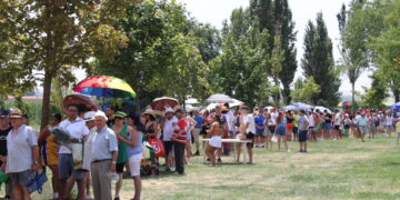 1.400 raciones de paella en Villoruela y mucha animación en la primera comida de confraternidad de las fiestas