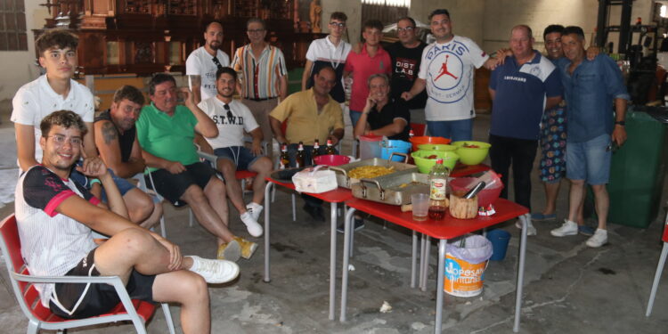 La casa de hermandad de los Nazarenos, en Peñaranda, acoge una comida de confraternidad