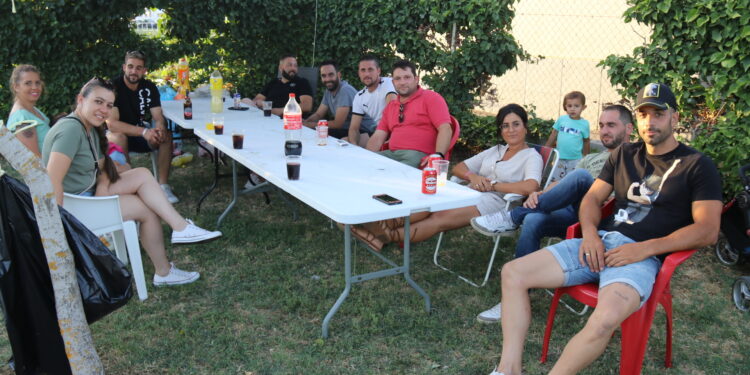 Villoruela despide sus fiestas con una multitudinaria merienda popular en la zona de acampada