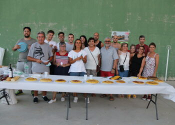 Cordovilla comienza sus fiestas con un animado concurso de tortillas de patata y posterior degustación en el frontón