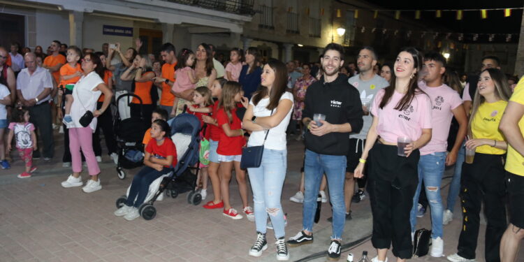 Santiago de la Puebla vive su arranque festivo con el pregón del doctor Alfonso Sánchez y la proclamación de la corte de honor