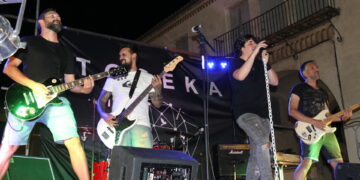 Toseka abre el «Peñaranda Fest»  con un espectacular concierto en la plaza Nueva presentando su disco «Al trasluz»