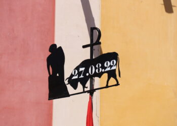 La Mariseca vuelve al balcón del Ayuntamiento de Peñaranda tras dos años de ausencia por la pandemia covid