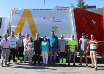 La Mancomunidad Peñaranda estrena un nuevo camión de recogida de residuos sólidos gracias a la ayuda de la Junta