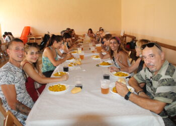 Mancera de Abajo disfruta de una paella a beneficio de Cáritas en la última jornada de las fiestas del Rosario