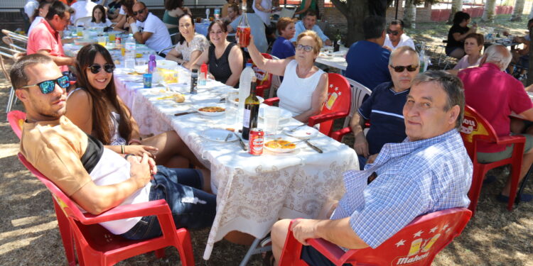 Palaciosrubios «calienta motores» para sus fiestas con una caldereta solidaria en su semana cultural