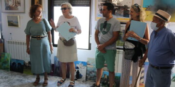 Alaraz inaugura una gran exposición artística a beneficio de los refugiados de la guerra de Ucrania