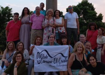 El club de senderismo Camino el Cristo, de Alaraz, disfruta de una ruta turística y visita teatralizada en Salamanca