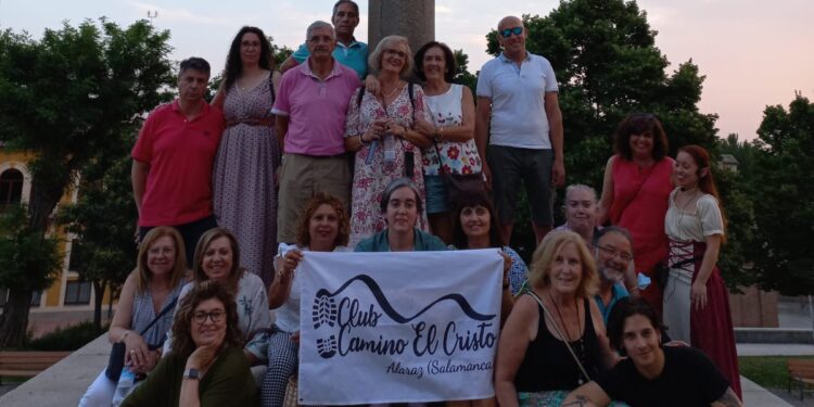 El club de senderismo Camino el Cristo, de Alaraz, disfruta de una ruta turística y visita teatralizada en Salamanca