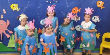 Los niños del programa Crecemos disfrutan en Macotera de la fiesta del agua y se disfrazan de océanos