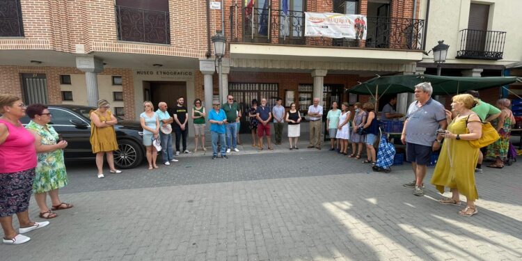 Macotera muestra su repulsa al terrorismo y también recuerda al concejal Miguel Ángel Blanco, víctima de ETA