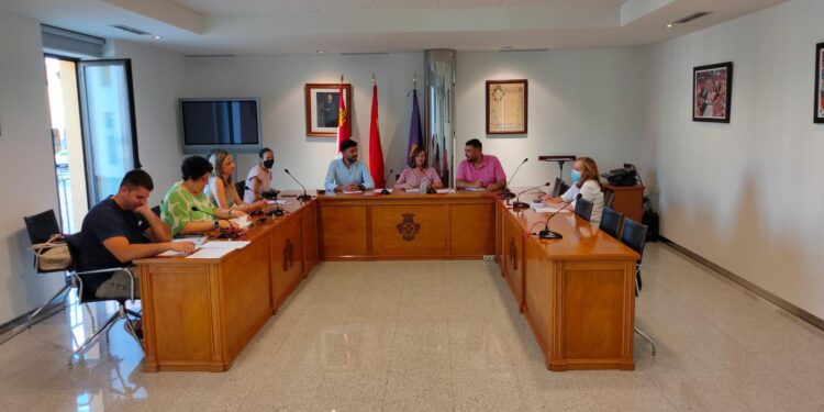 La alcaldesa de Peñaranda defiende como una inversión los 450.000 euros para festejos y el PP lo califica de «derroche»