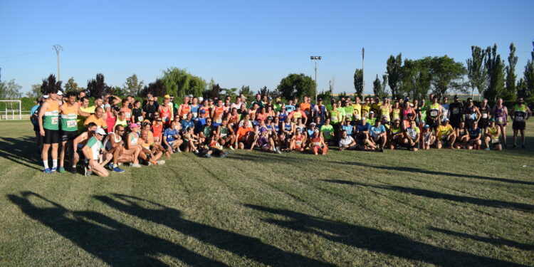 Alberto Marcos y Verónica Sánchez ganan la carrera popular de Villoruela que vuelve tras el paréntesis covid con su XIV edición