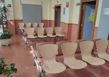 Consultas a 38 grados en el centro de salud de Peñaranda que sigue sin aire acondicionado en un verano «achicharrador»