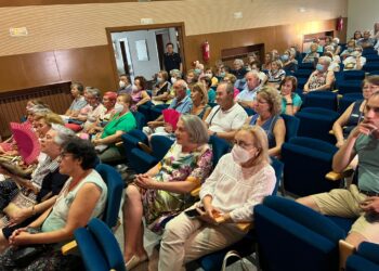 Las jornadas «Macotera Saludable» comienzan en el teatro de Santa Ana con una gran respuesta del público