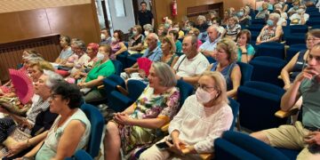 Las jornadas «Macotera Saludable» comienzan en el teatro de Santa Ana con una gran respuesta del público