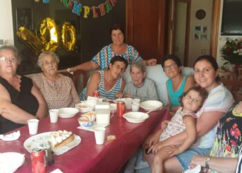 Esperanza Sánchez Martín se convierte en nueva centenaria de la provincia y celebra su cumpleaños en Santiago de la Puebla