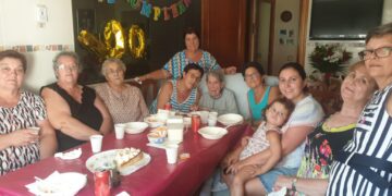 Esperanza Sánchez Martín se convierte en nueva centenaria de la provincia y celebra su cumpleaños en Santiago de la Puebla