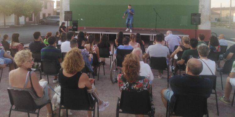 El Campo de Peñaranda inicia su semana cultural con cine al aire libre y el monólogo de Luis Larrodera