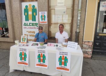 Alcer celebra su tradicional cuestación popular en Peñaranda aprovechando el mercado semanal de los jueves