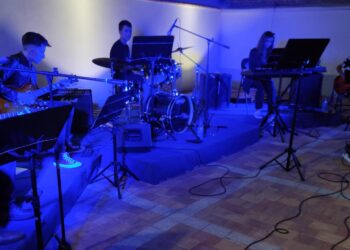 Brillante actuación del combo de música moderna de la Escuela Municipal de Música en el parque La Huerta de Peñaranda