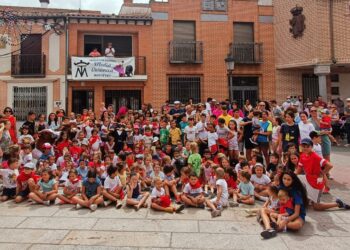Multitudinario encierro infantil en la Plaza Mayor de Macotera como antesala a los festejos taurinos de San Roque
