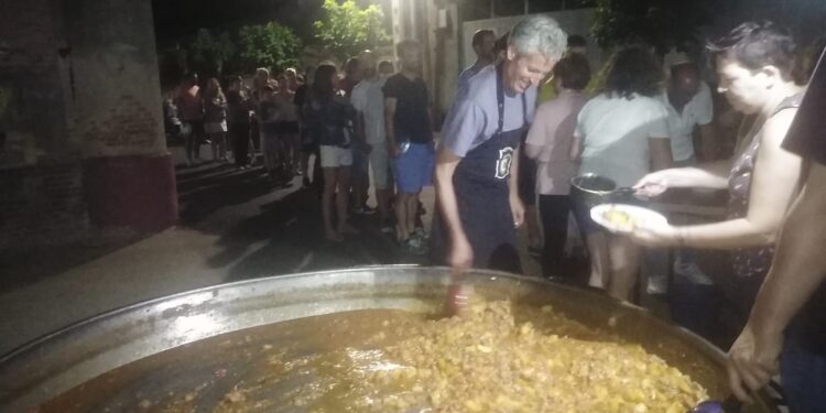 El Campo de Peñaranda recauda fondos para la Asociación de Enfermedades Raras (Aerscyl) en la tradicional caldereta