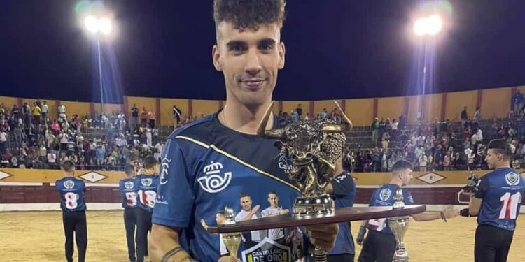 Iván González triunfa en la primera semifinal del «Castellano de Oro» en la plaza de toros de Babilafuente