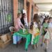 Peñaranda acoge la cuestación popular de la Asociación Española Contra el Cáncer (AECC) en un concurrido mercadillo semanal