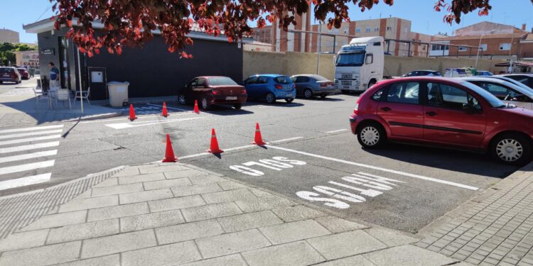 Peñaranda crea nuevos aparcamientos sólo para motos en la avenida de los Jardines, junto a la estación de autobuses