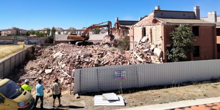 La Junta de Castilla y León inicia la rehabilitación de 12 de las antiguas viviendas de Camineros en Peñaranda