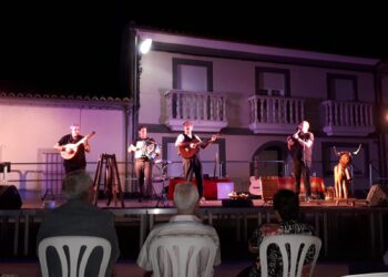 El Pedroso de la Armuña disfruta de la actuación de Gabriel Calvo y la Fabulosa Retahíla enmarcada en la semana cultural