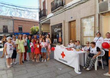 Cruz Roja celebra el Día de la Banderita en Peñaranda y logra recaudar 833 euros en la cuestación popular