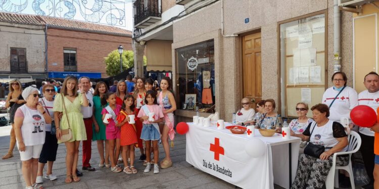 Cruz Roja celebra el Día de la Banderita en Peñaranda y logra recaudar 833 euros en la cuestación popular