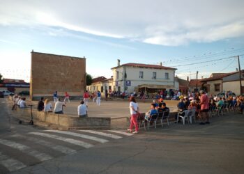 Vuelven a Huerta los partidos de pelota a mano «a la antigua usanza» en el frontón viejo de la localidad