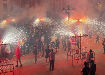 Mágica noche de fuego y música en Peñaranda con el espectáculo «Ragnarok» a cargo de la compañía Kull D’Sac