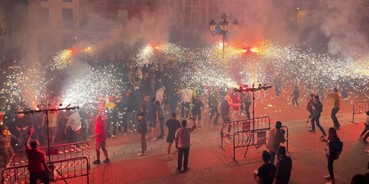 Mágica noche de fuego y música en Peñaranda con el espectáculo «Ragnarok» a cargo de la compañía Kull D’Sac