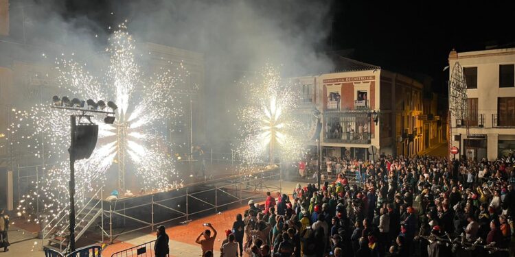 Mágica noche de fuego y música en Peñaranda con el espectáculo «Ragnarok» a cargo de la compañía Kull D’Sac