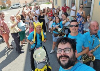 La charanga Dale Kaña 2.0 cierra sus actuaciones en las fiestas de Peñaranda con un pasacalles
