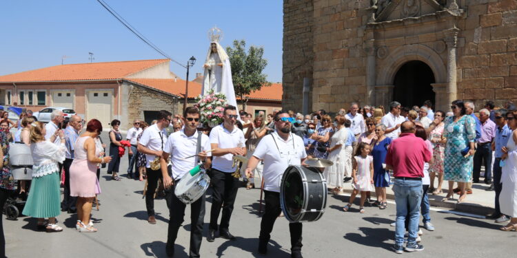 Cantalpino se viste de gala para acompañar a Nuestra Señora de la Asunción en el día grande de sus fiestas