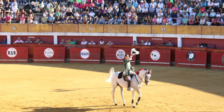 Macotera disfruta de una gran tarde de rejoneo con Miguel Moura y José María Martín en su penúltima jornada festiva