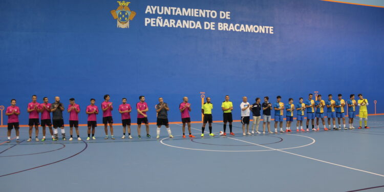 El Peñaranda gana el partido «inaugural» del pabellón frente al Reina Kilama que se resolvió en la tanda de penaltis