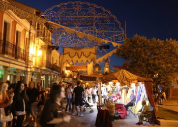 El Mercado Barroco lleva a Peñaranda a un viaje en el tiempo llenando de ambiente y puestos la plaza de España